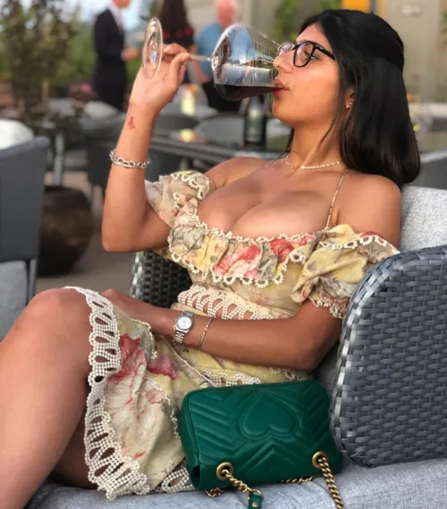 Thumbnail Explore the World of Mia Khalifa: ClassyPornstars