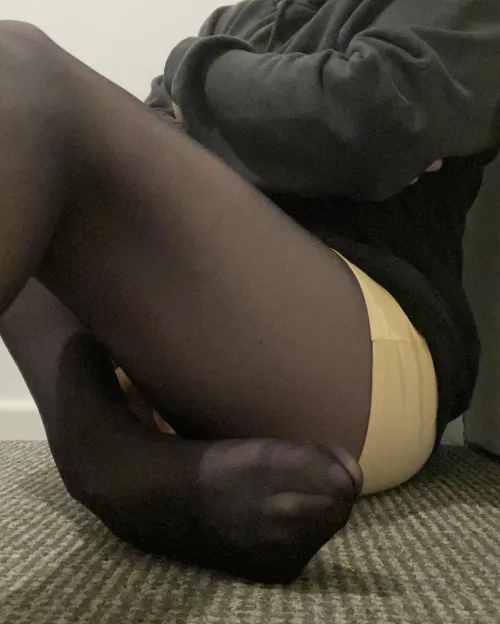 Thumbnail Exploring pantyhose: oofYEET420's Intriguing Question