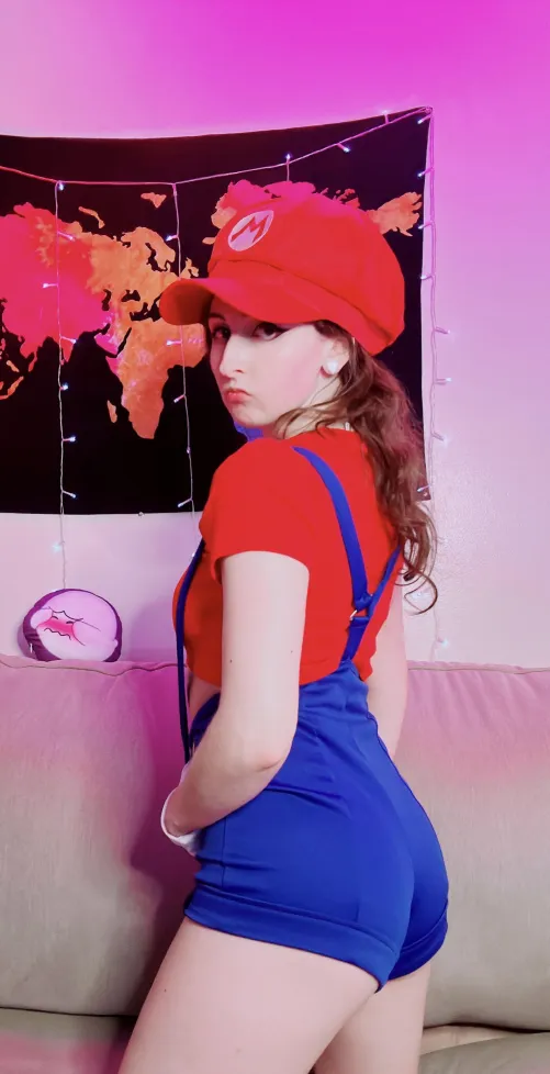 Thumbnail Explore Akariasartstudio's Genderbent Mario Cosplay | cosplaybutts