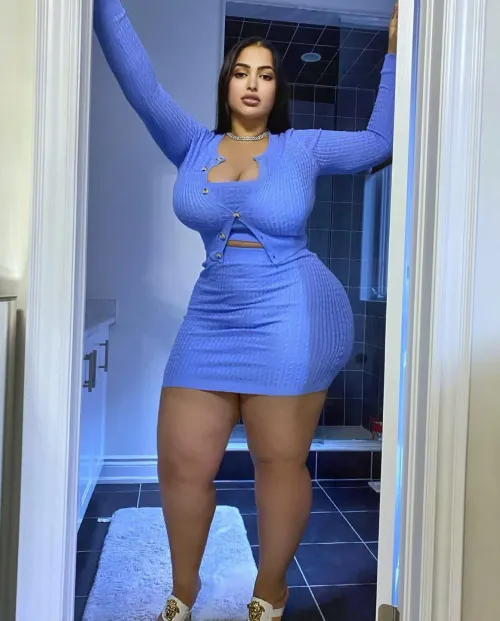 Thumbnail Itsxdiamond's Provocative Question: 'Are You Into Thick Girls?' on ClassySexy