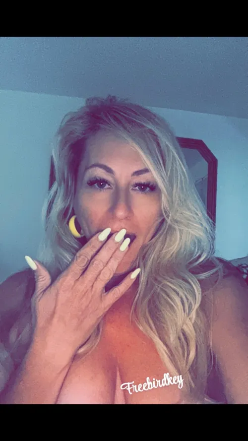 Thumbnail Freebirdkey's Happy Friyay Celebration with amateur_milfs | 44f