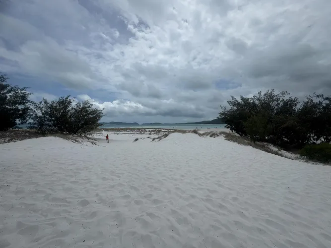 Thumbnail Journey to the Stunning Whitehaven Beach with AZliving21