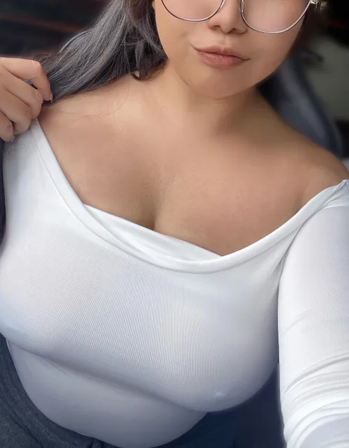 Thumbnail Braless Confidence: Pointing in the Right Direction by SexyAzucena