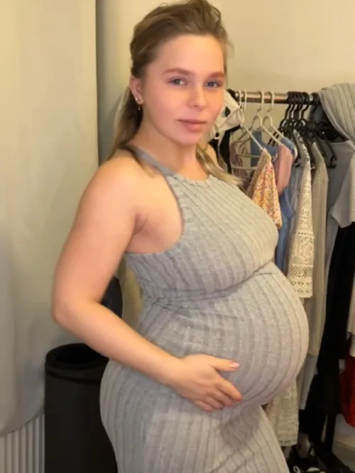 Thumbnail Pregnant_brandi's 42-Week Look Inquiry