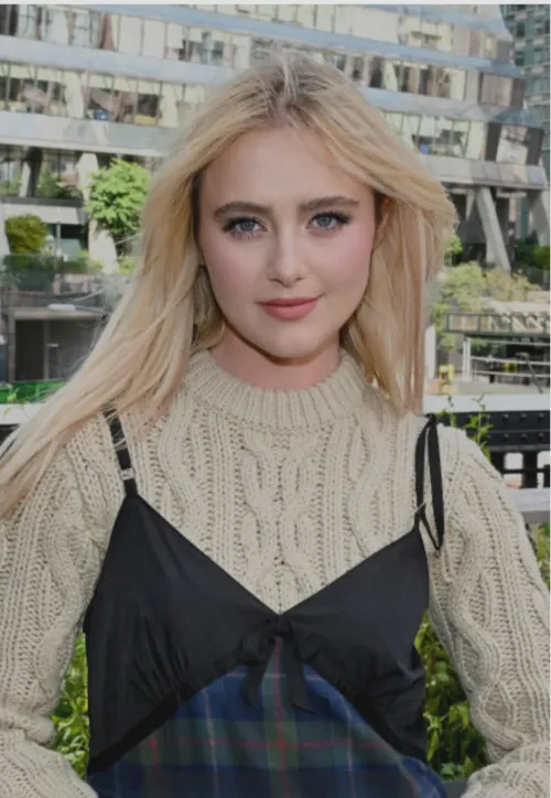 Thumbnail Kathryn Newton's Alluring Charm | PrettyGirls