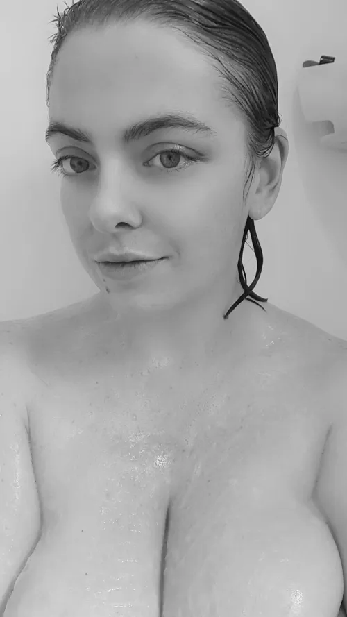 Thumbnail Captivating Shower Moment: 32f Selfie | wanabehotwife