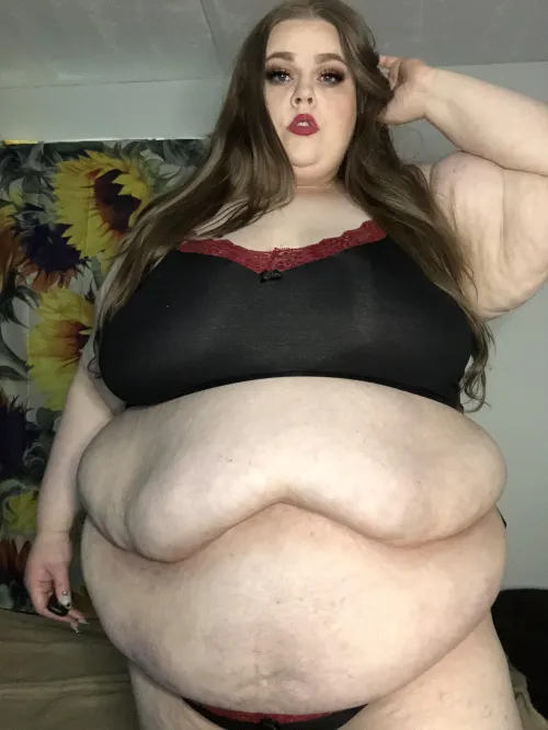 Thumbnail Thefatstonerchick Reflects Growth in 'My Arms Are Growing as My Belly Grows'