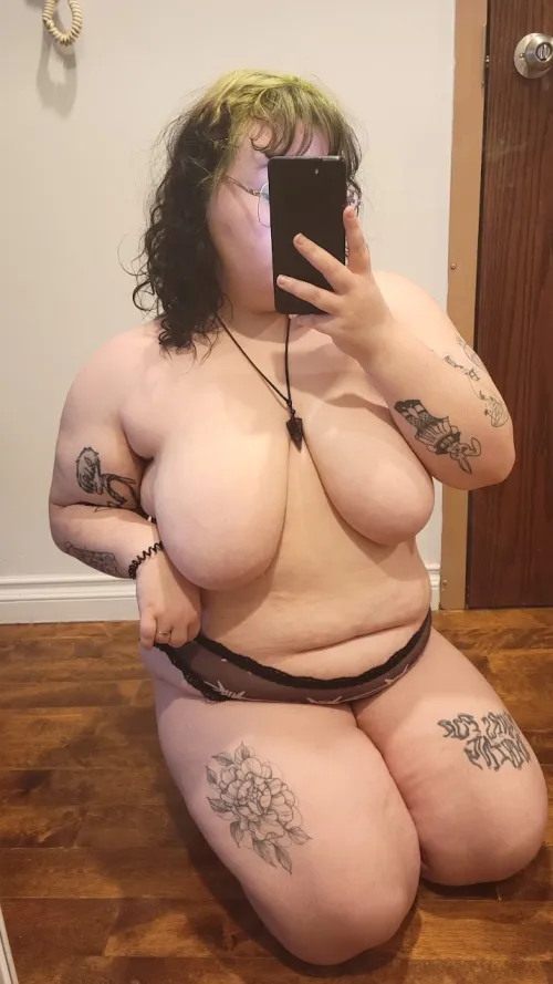 Thumbnail Surprise Find: 'My fianc doesn't know about Reddit' by AmethystCloudX in BBW