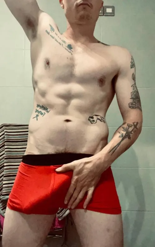 Thumbnail V-Lines and Bulges: Another-Londoner's HotGuysWithTattoos Fans