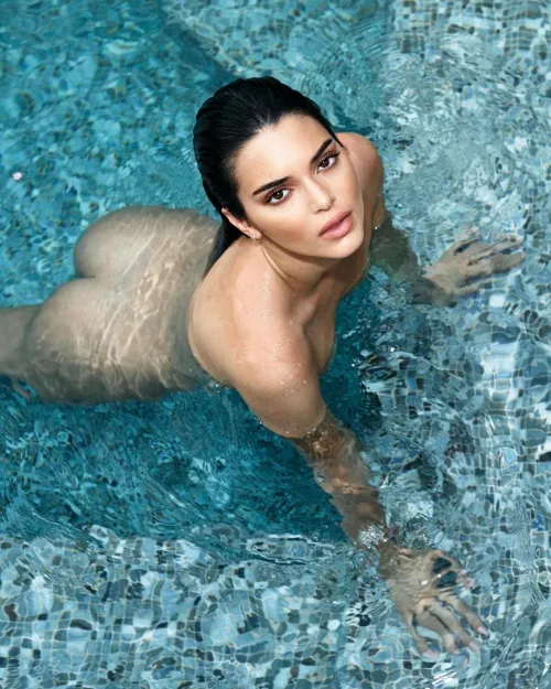 Thumbnail Celebrity Butts Focus: Spotlight on Kendall Jenner