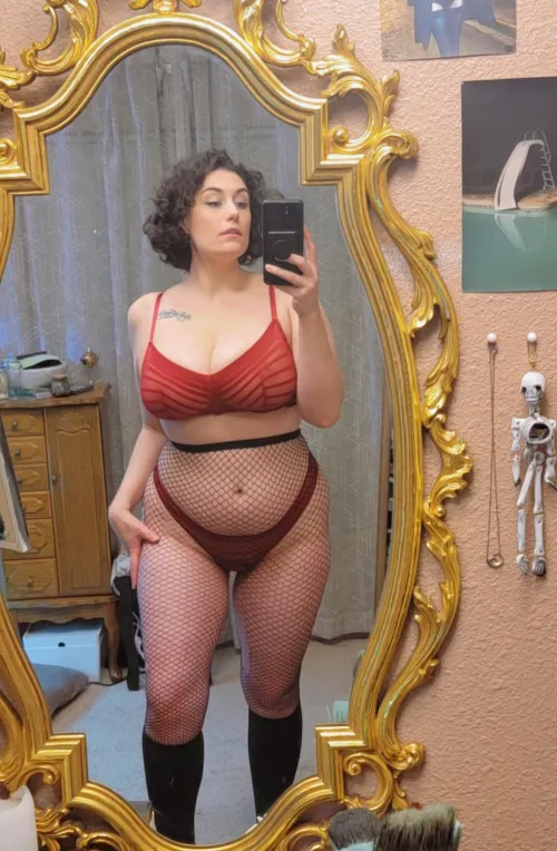 Thumbnail Red Hot Style: alix-mercury Stuns thickwhitegirls Followers