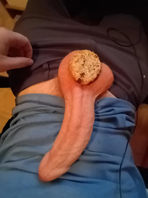 Thumbnail hankthespanks Blends Cookies and Cock in gaymersgonewild