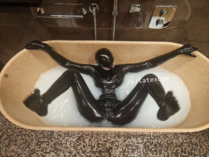 Thumbnail Exploring Latex Fetish: Bathing in Full Latex Attire by LatexBee