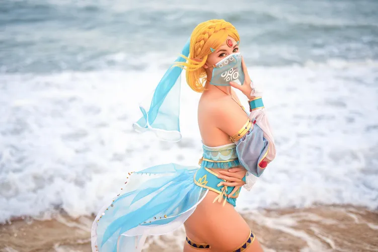 Thumbnail Yuna Kairi's Zelda from the Legend of Zelda - cosplaybutts by YunieSunshine