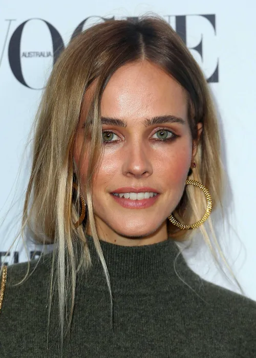 Thumbnail Isabel Lucas: Unveiling the Charm in PrettyGirls Category