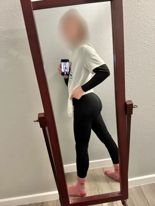 Thumbnail Normalize Boys Wearing Leggings: A Message from Super_Replacement688 | femboy Movement