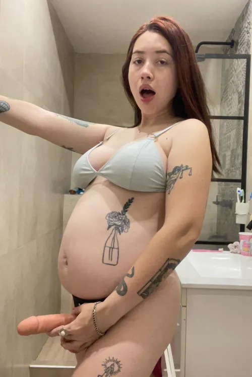 Thumbnail Pregnant Passion: princessoncam's Provocative Offer in the Strapon Category