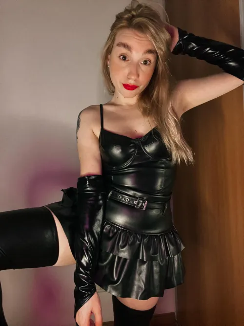 Thumbnail Blonde Leather Fusion: AGUSX_'s Stylish Impression | LadiesInLeather