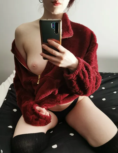 Thumbnail Peekaboob - Discover Nude Selfie by Irisryder2