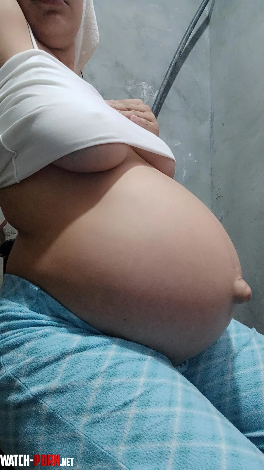 Hi love Im here you have a pregnant girl available and without limits for everything you need love by Yolita23