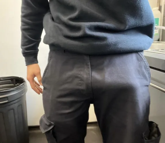 Thumbnail Hunghornyathletic22's Bulge: Poking Through Sensations