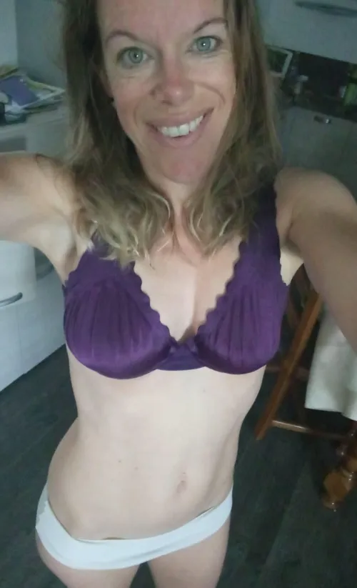 Thumbnail Sexy or Ugly? 42yo Reveal by RockSpecialist222 in gilf