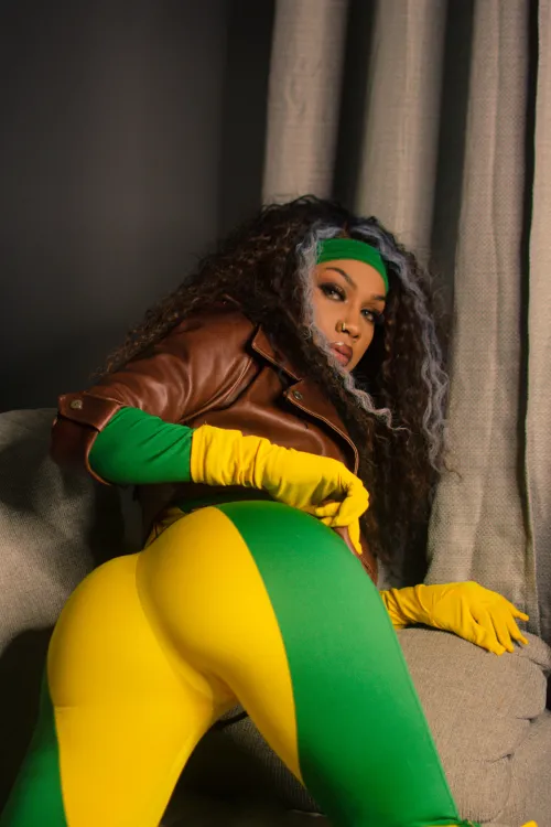 Thumbnail Mesmerizing Rogue Cosplay by naught3