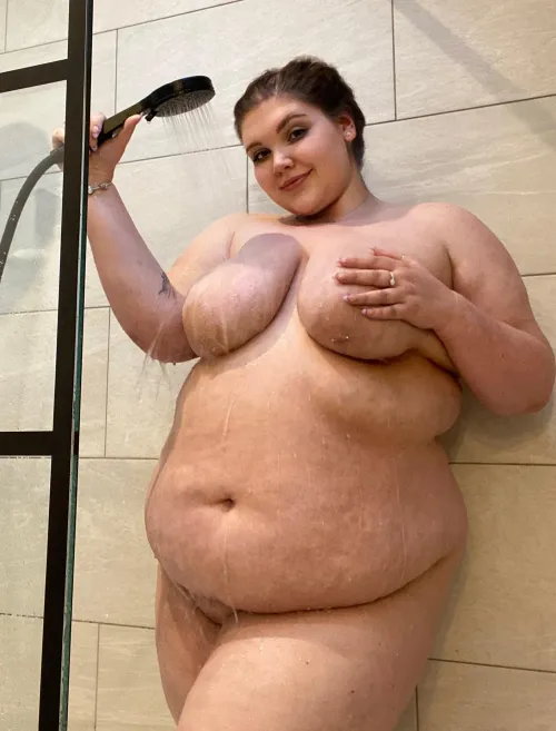 Thumbnail Shower Sensations: Indulge in Princessglxtter's BBW World