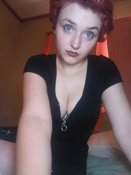 Thumbnail Cleavage Confessions: LadyCheesecake12's Alluring Revelation