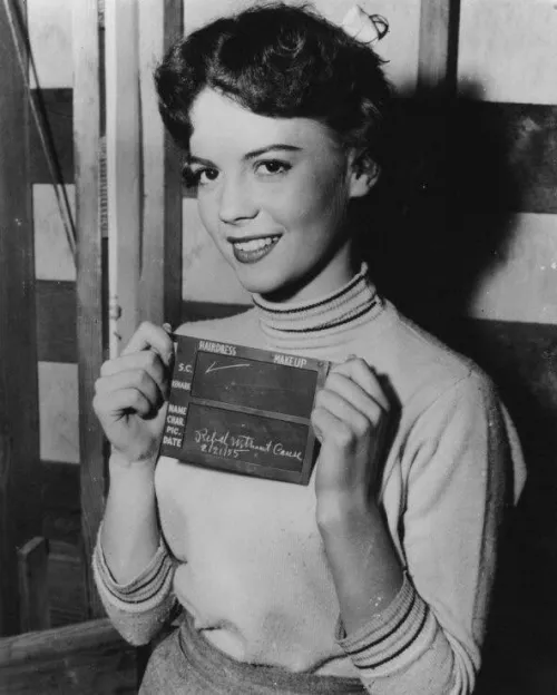 Thumbnail Natalie Wood: Timeless Beauty | HWKD65