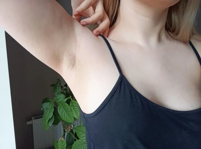 Thumbnail Tongue Awaits: pixiiie_chloe's Armpit Longing