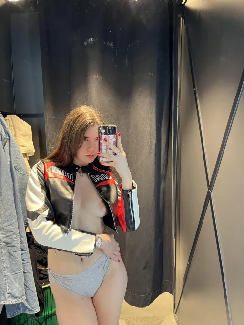 Thumbnail xx_charlierose's Fitting Room Selfie Seduction