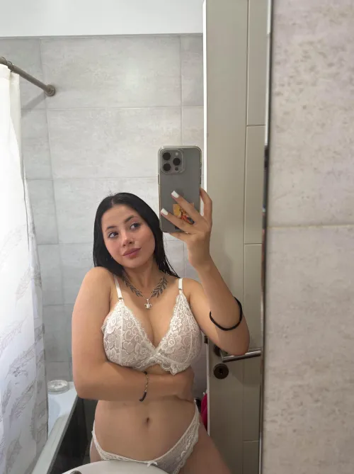 Thumbnail Breathless Beauty: Stardrop8's Captivating MirrorSelfie