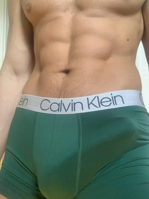 Thumbnail 'Is Green My Color 25?' SpartanStud23 Investigates Bulge Fashion