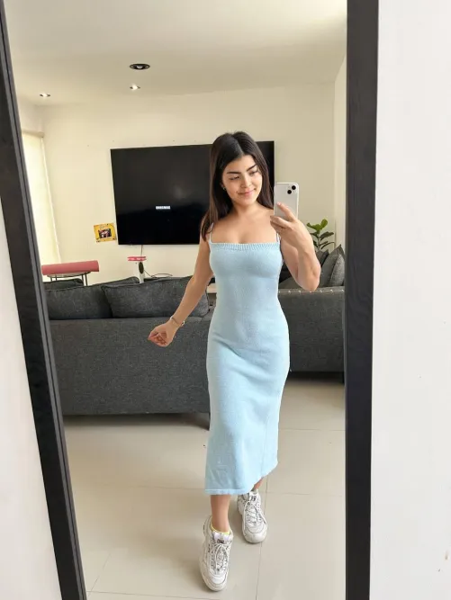 Thumbnail Admiring Color Choices: A Wow Moment | olivialovesexalot | realasians