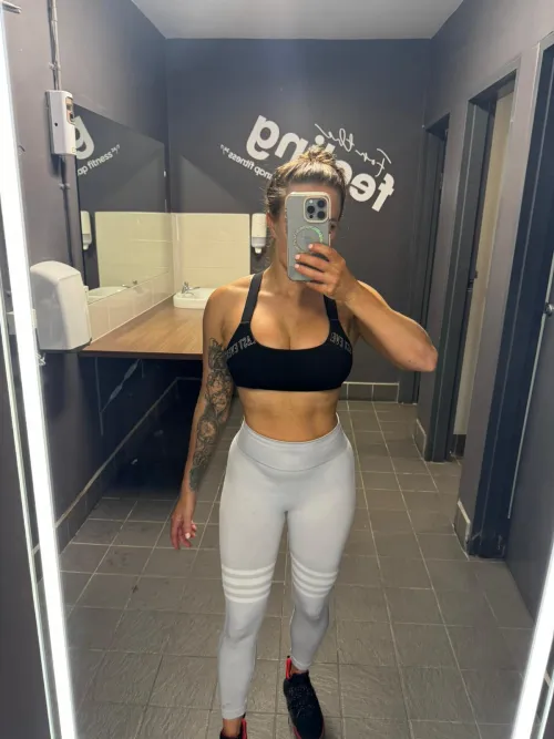 Thumbnail _ladysexyfit_'s Gym Essentials: Feeling Cute in a Crop Top