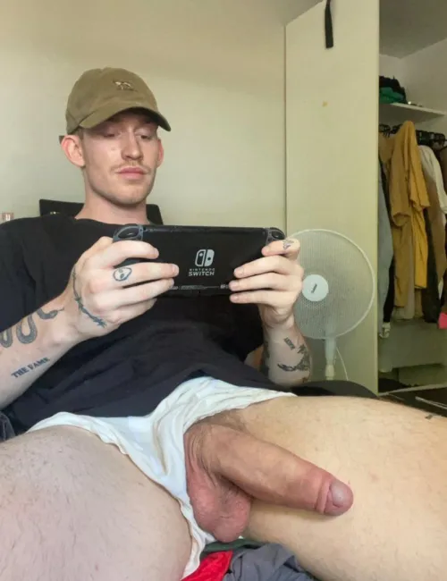 Thumbnail Discover 'Gamer Dude' by kingaxelxx in Hotguyswithtattoos