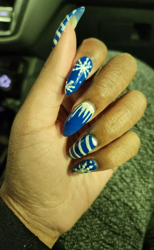 Thumbnail Icy Elegance: stormthesiren's Winter Manicure Inspiration