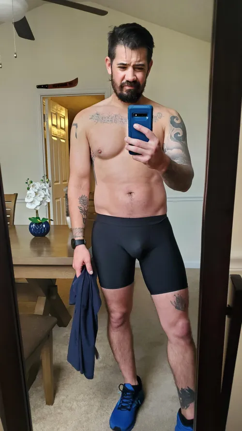 Thumbnail Basic-Recognition-23's ‘Post-Workout Bulge’ Revelation at 39