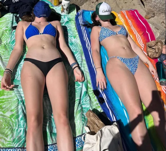 Thumbnail KamiOrenTicklee's BikiniBodies Dilemma: Left or Right?