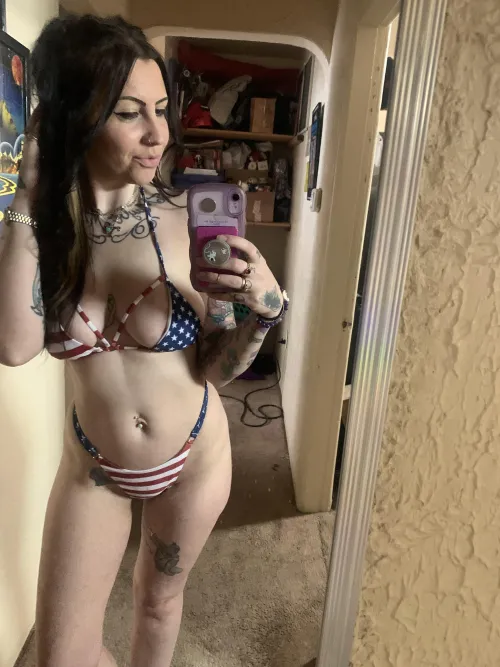 Thumbnail Kush_tits Longs for Summer in MirrorSelfie