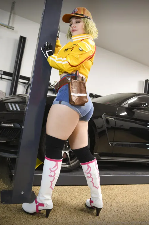 Thumbnail WomanDriven Showcases Cindy from FFXV - A cosplaybutts Must-See!