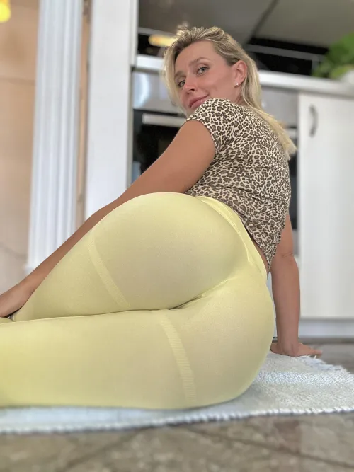 Thumbnail Secrets Revealed: 'How Does It Look from This Angle?' by Striking_Relative242 | Yoga Pants