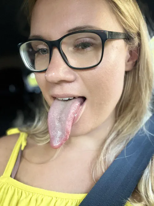 Thumbnail Jennyahegaoblonde Invites You to Release on Her Tongue