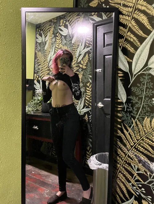 Thumbnail Sensual Bathroom Rendezvous: Petitepokegal Invites You