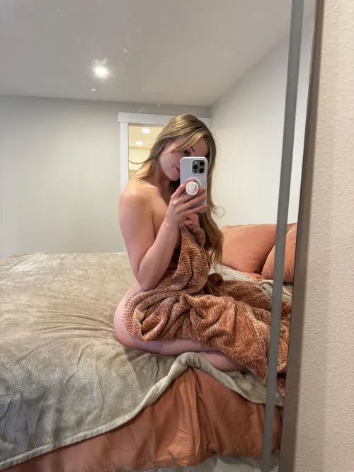 Thumbnail briblossom's Temptation: Come Back to Bed | MirrorSelfie Category