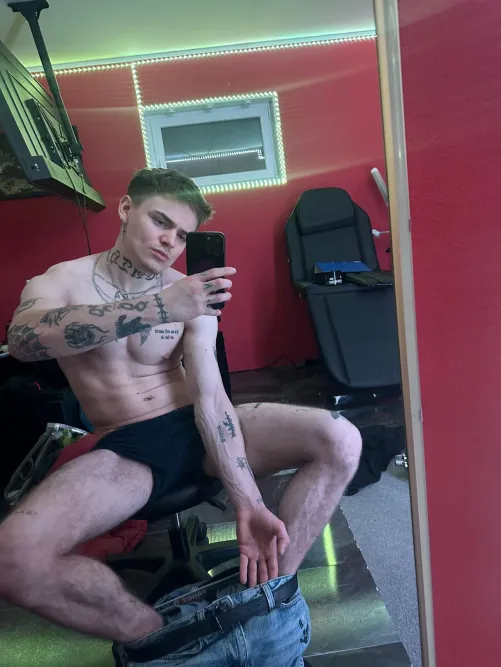 Thumbnail Strong Legs, Strong Desires: A Sensual Temptation from raezif_clen in hotguyswithtattoos