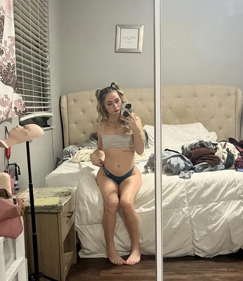 Thumbnail Discover Mirror Selfie Techniques by prttykam_xoxo | Mirror Selfie