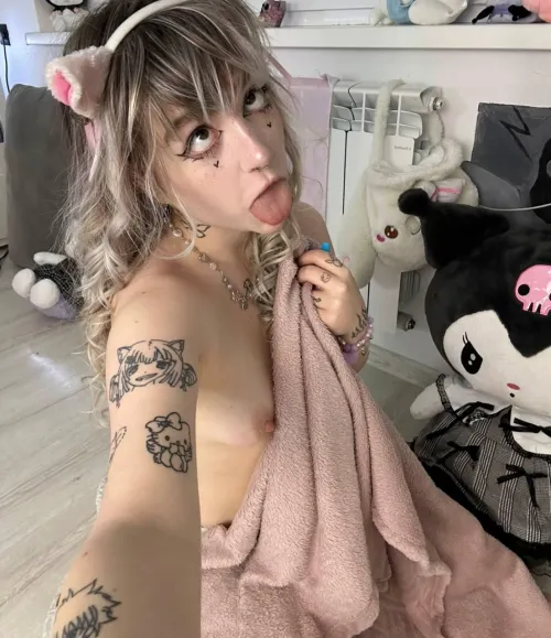 Thumbnail Dorky Girl Seeks Attention: vick1wilder's Confession | Nude_Selfie