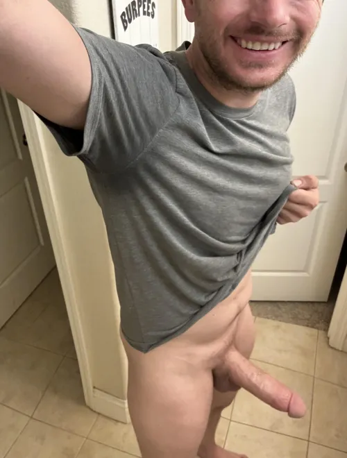 Thumbnail Mr_Grey488's Display: Embracing the Dad Bod